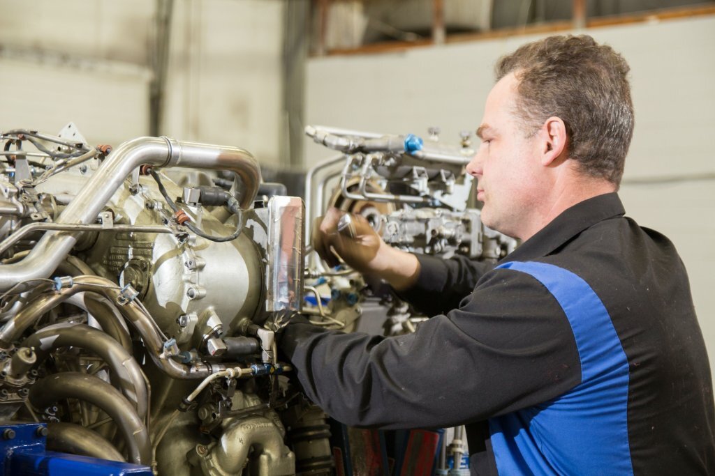 Aircraft Teardown: Working on an Engine

